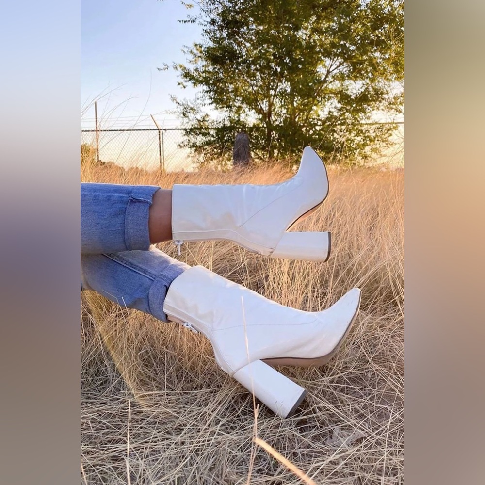 In disguise Bootie- white